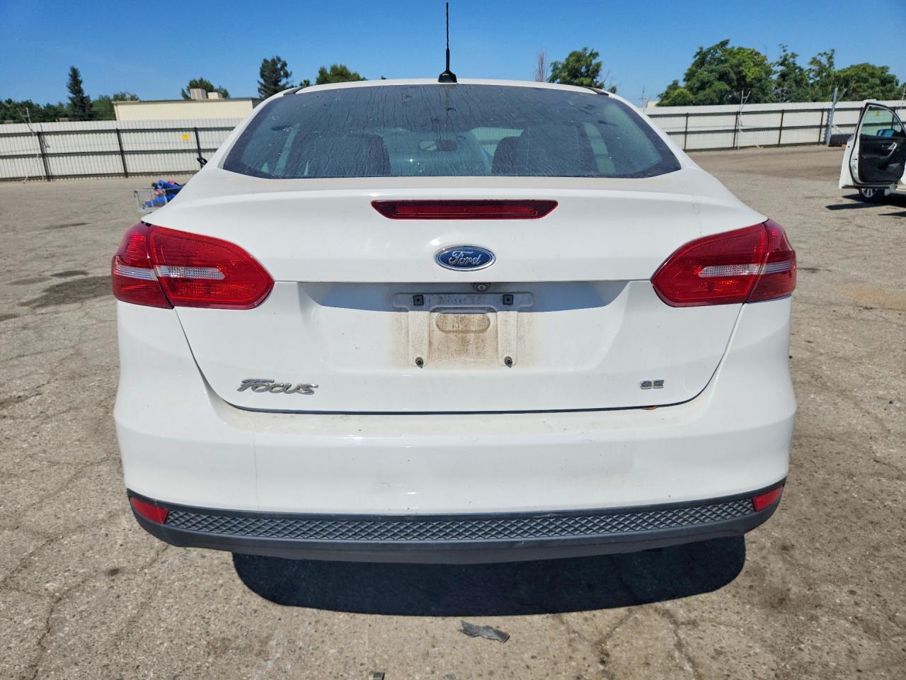 2017 FORD FOCUS SE photo 16
