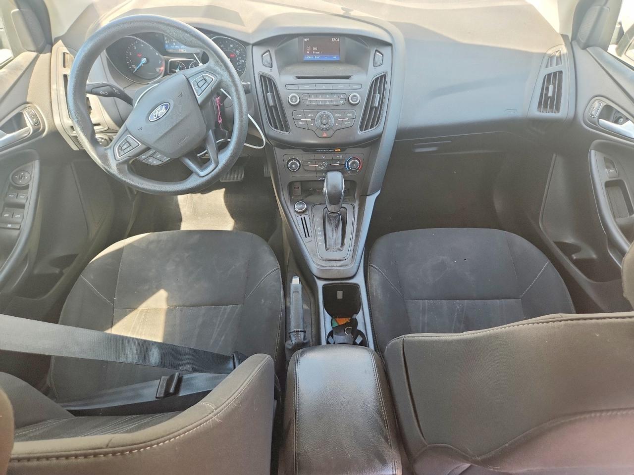 2017 FORD FOCUS SE photo 22