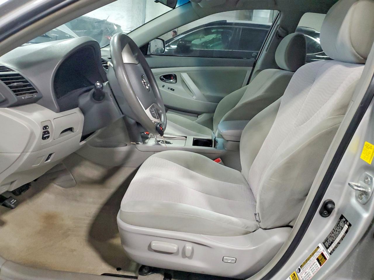 2011 TOYOTA CAMRY LE photo 13