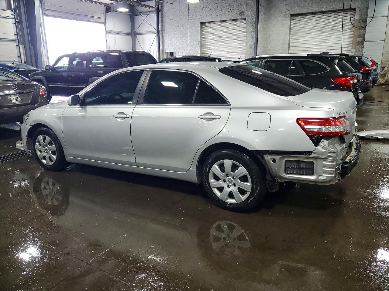 2011 TOYOTA CAMRY LE photo 3