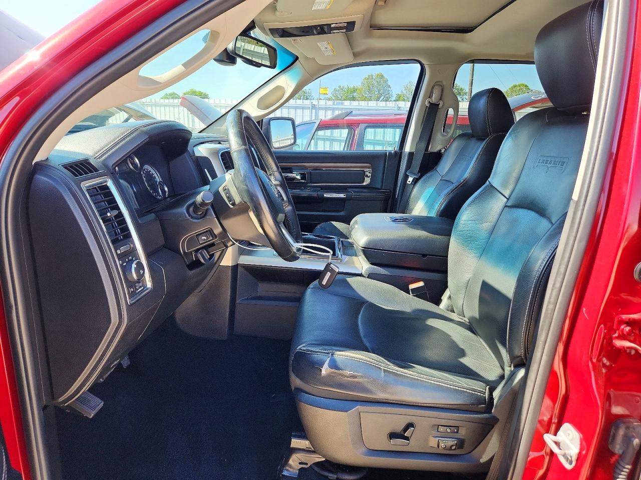 2014 RAM 1500 LARAMIE photo 19