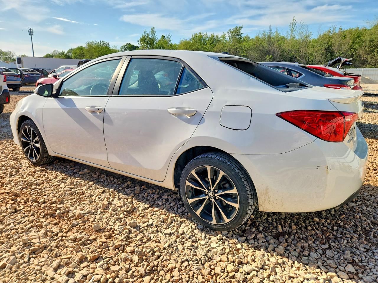 2017 TOYOTA COROLLA SE photo 4