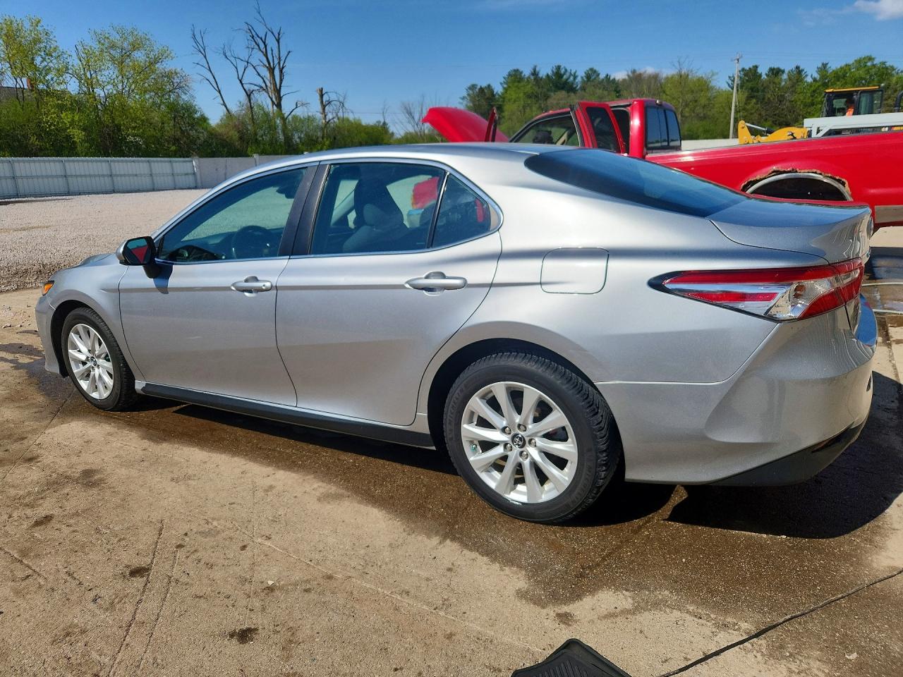 2018 TOYOTA CAMRY LE photo 4