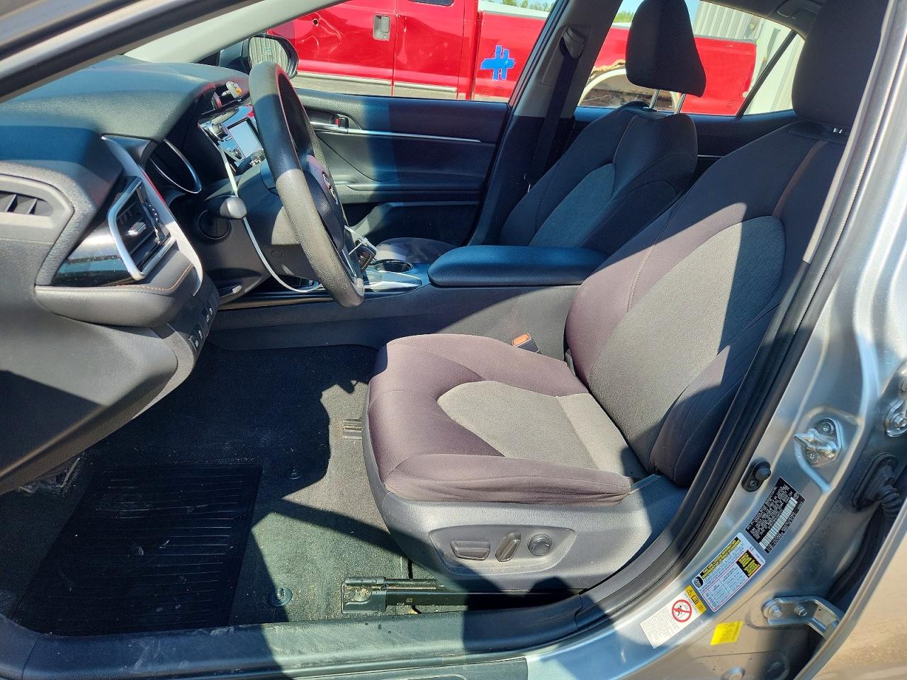 2018 TOYOTA CAMRY LE photo 19