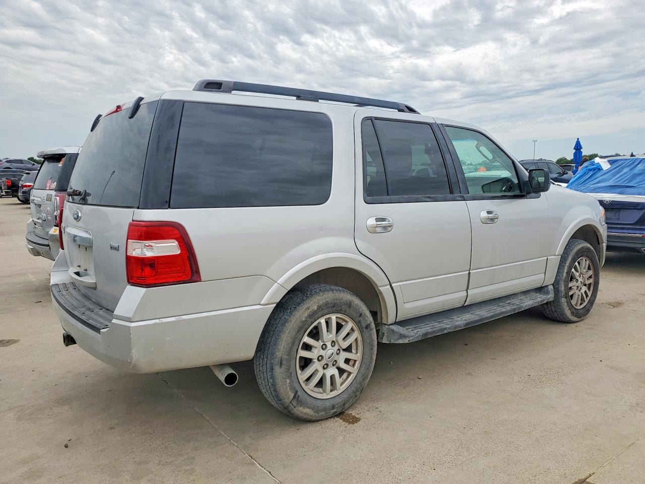 2011 FORD EXPEDITION XLT photo 7