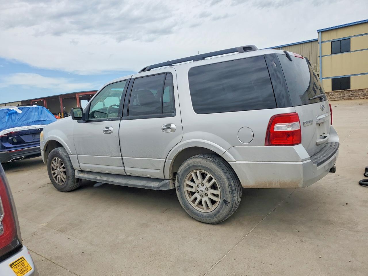 2011 FORD EXPEDITION XLT photo 4