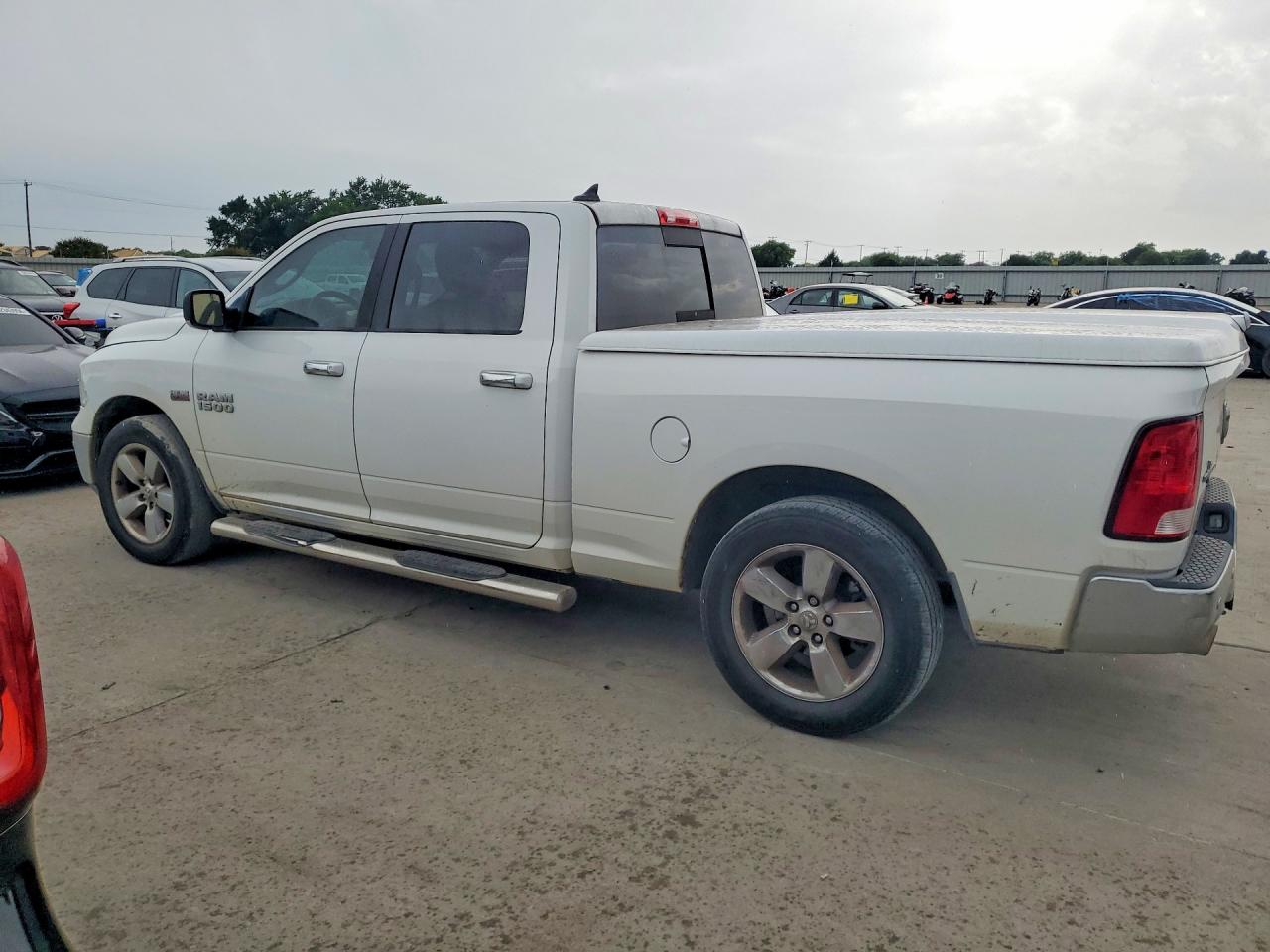 2016 RAM 1500 SLT photo 4