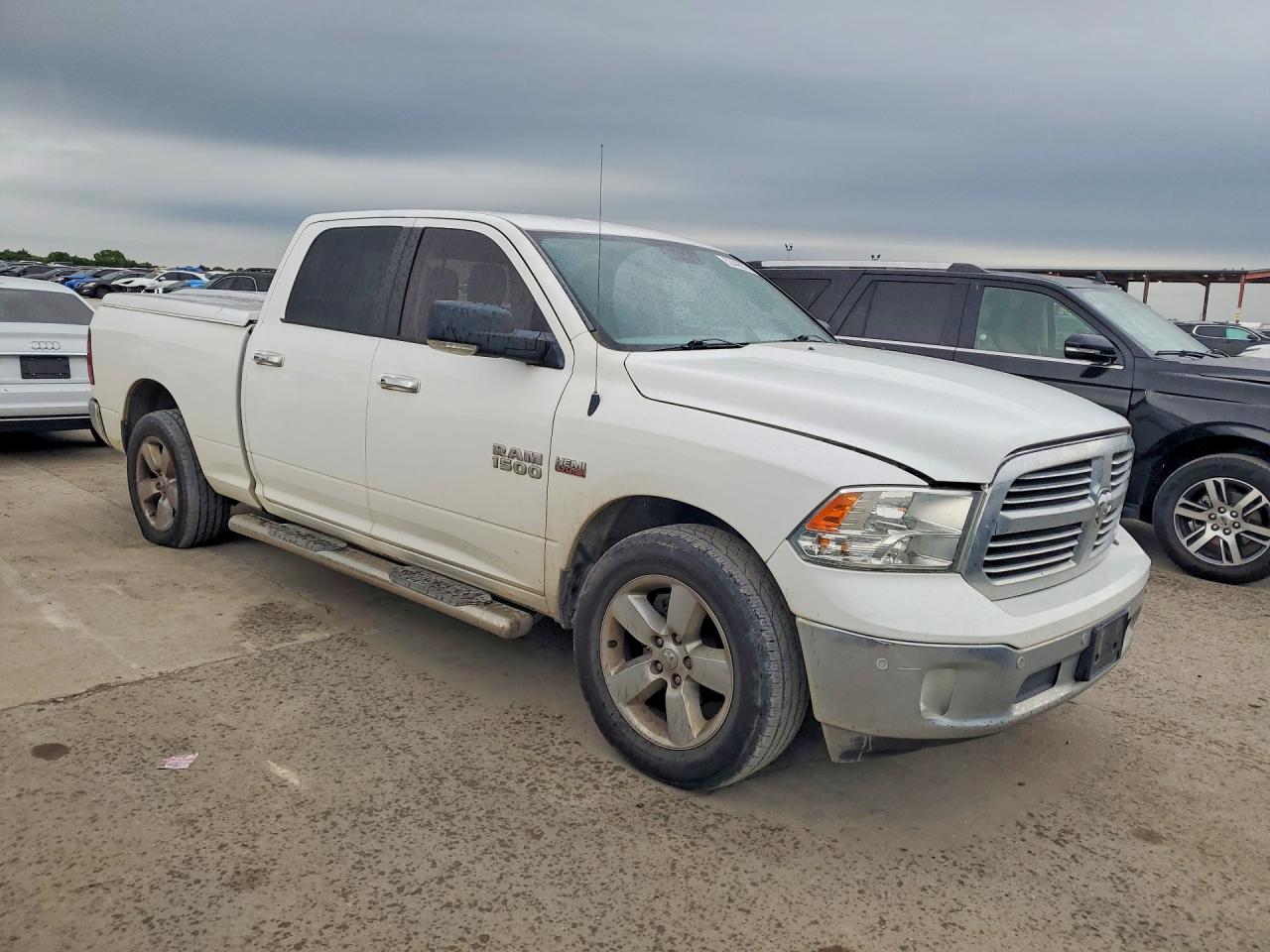 2016 RAM 1500 SLT photo 10