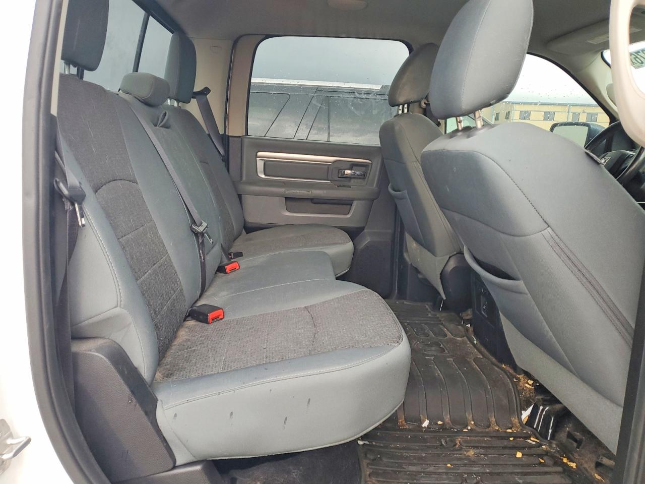 2016 RAM 1500 SLT photo 31