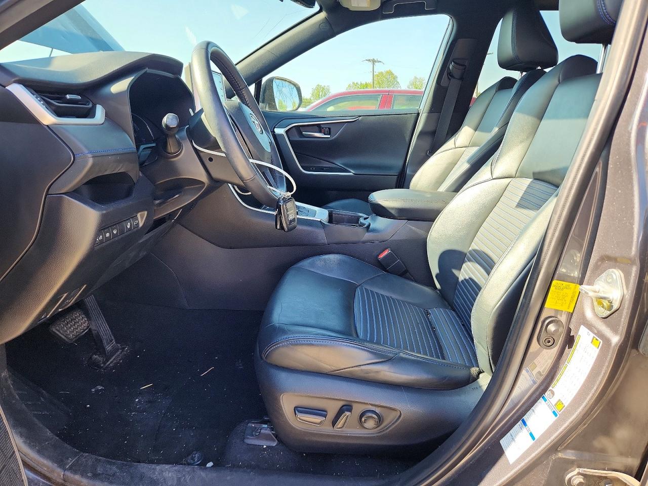 2021 TOYOTA RAV4 XSE photo 13