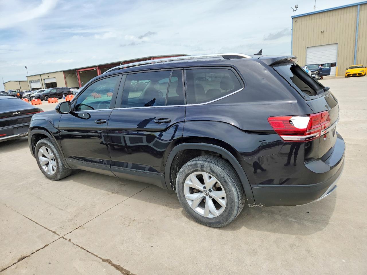 2018 VOLKSWAGEN ATLAS SE photo 3