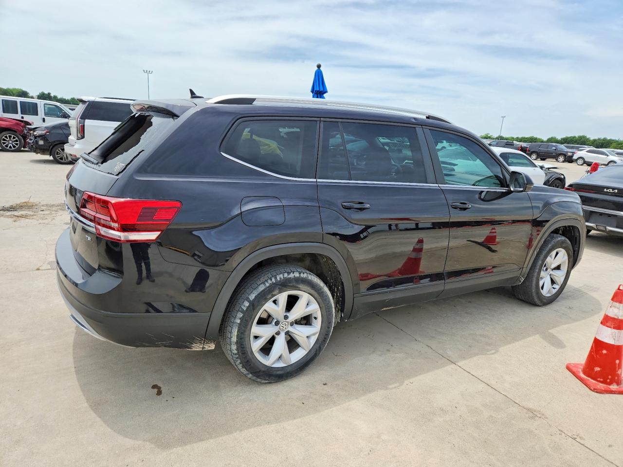 2018 VOLKSWAGEN ATLAS SE photo 5