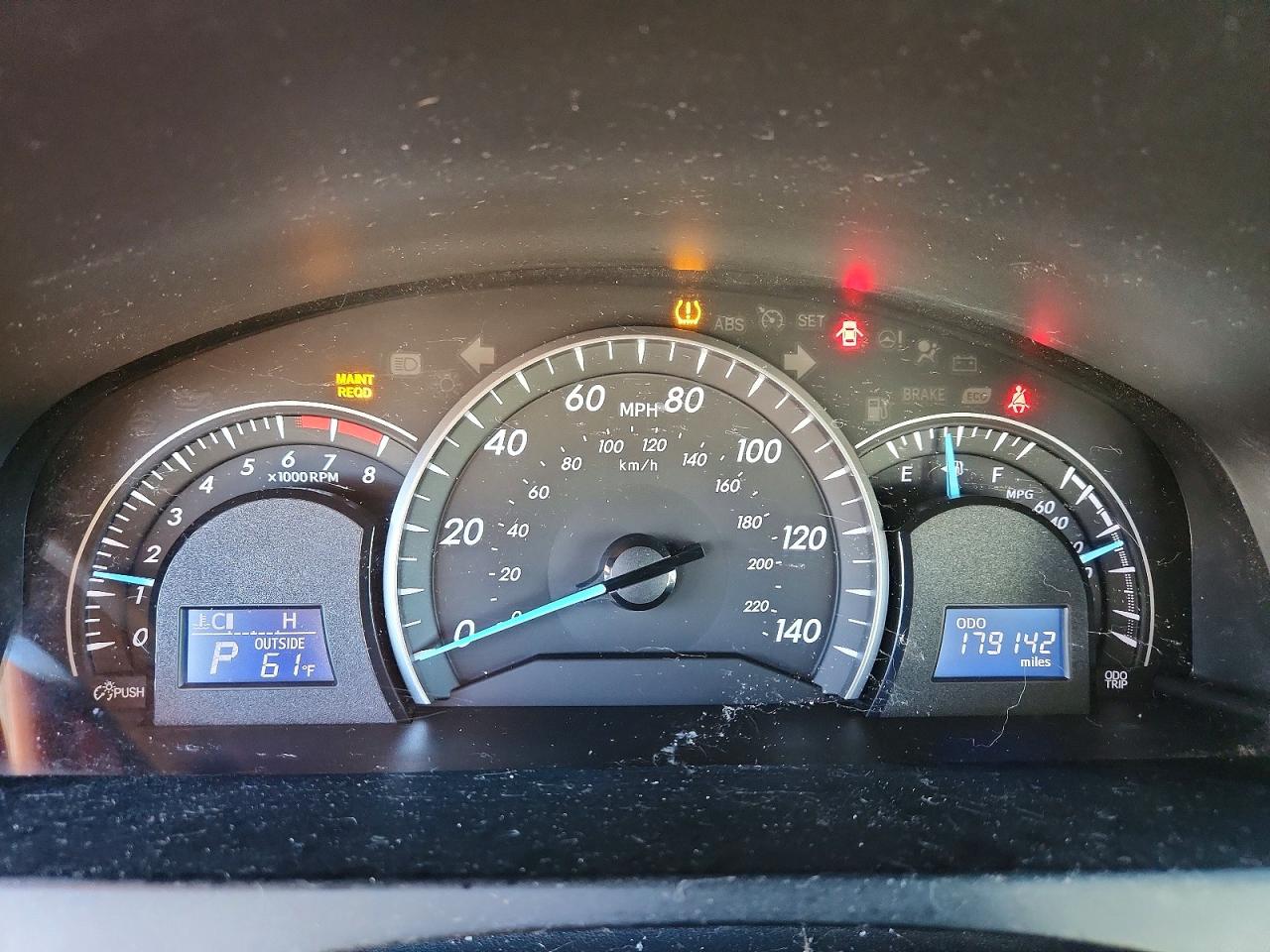 2012 TOYOTA CAMRY LE photo 9