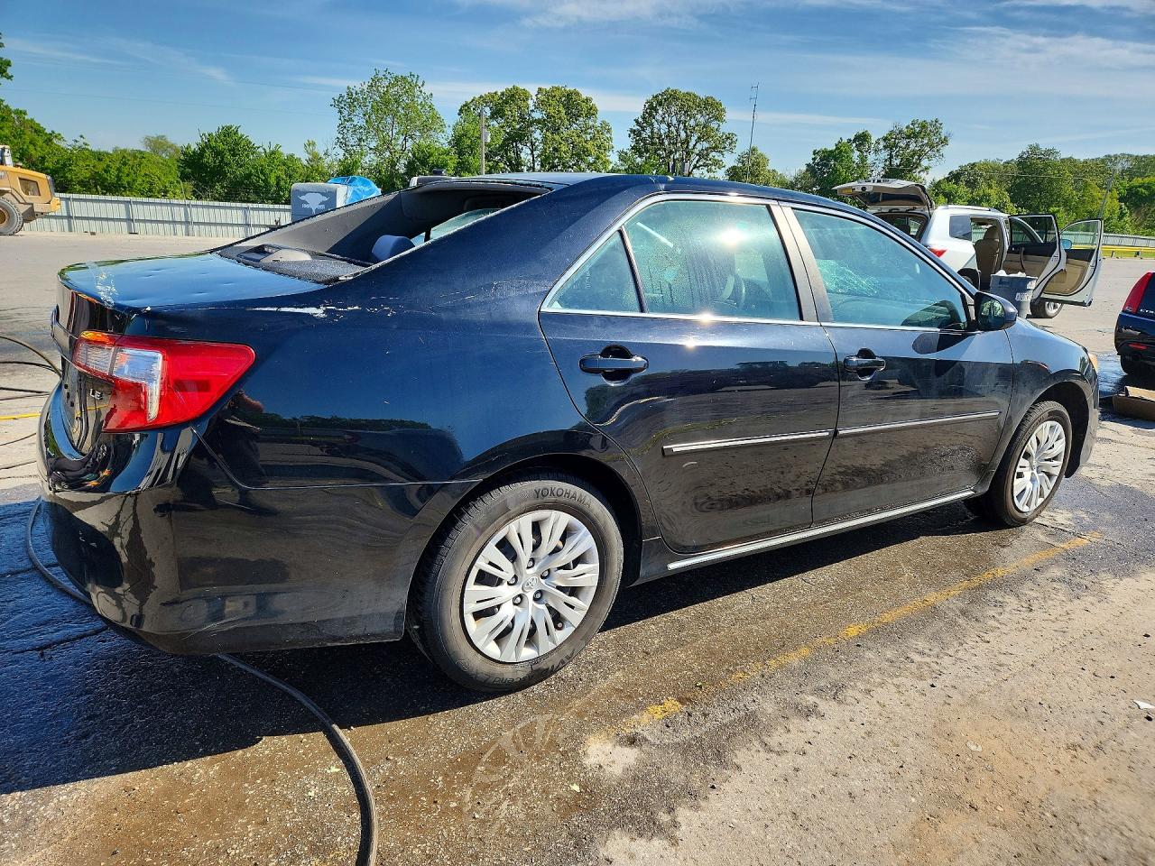2012 TOYOTA CAMRY LE photo 3