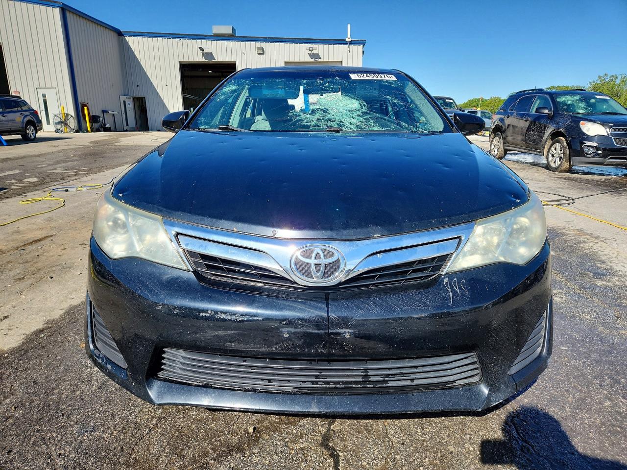 2012 TOYOTA CAMRY LE photo 5