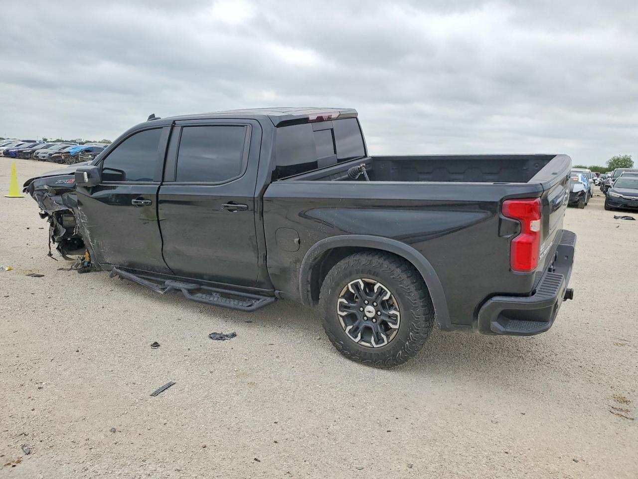 2023 CHEVROLET SILVERADO K1500 ZR2 photo 2