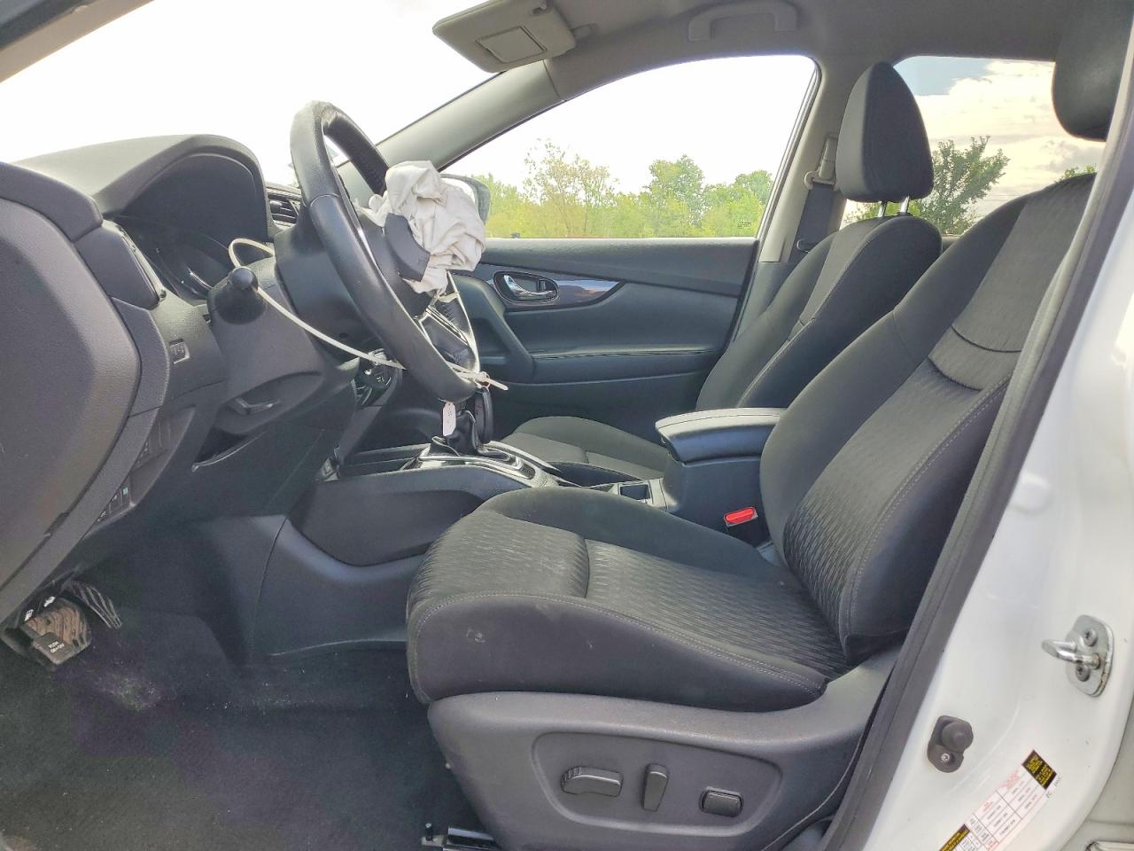 2017 NISSAN ROGUE SV photo 19
