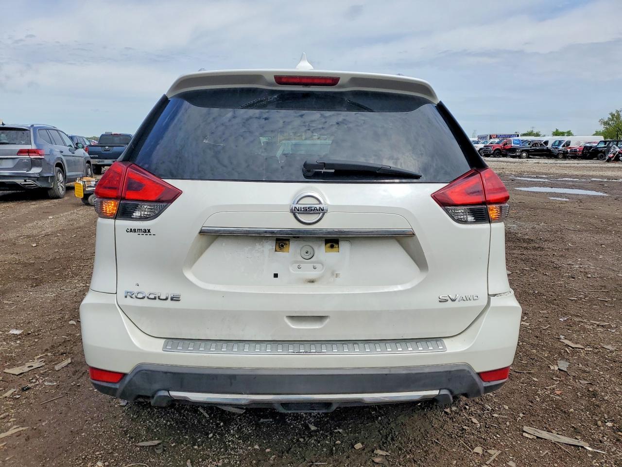2017 NISSAN ROGUE SV photo 16