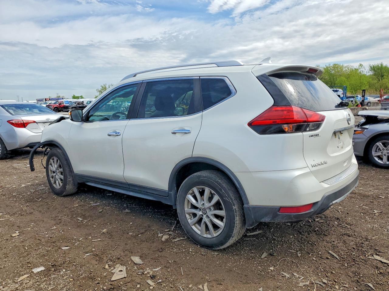 2017 NISSAN ROGUE SV photo 4