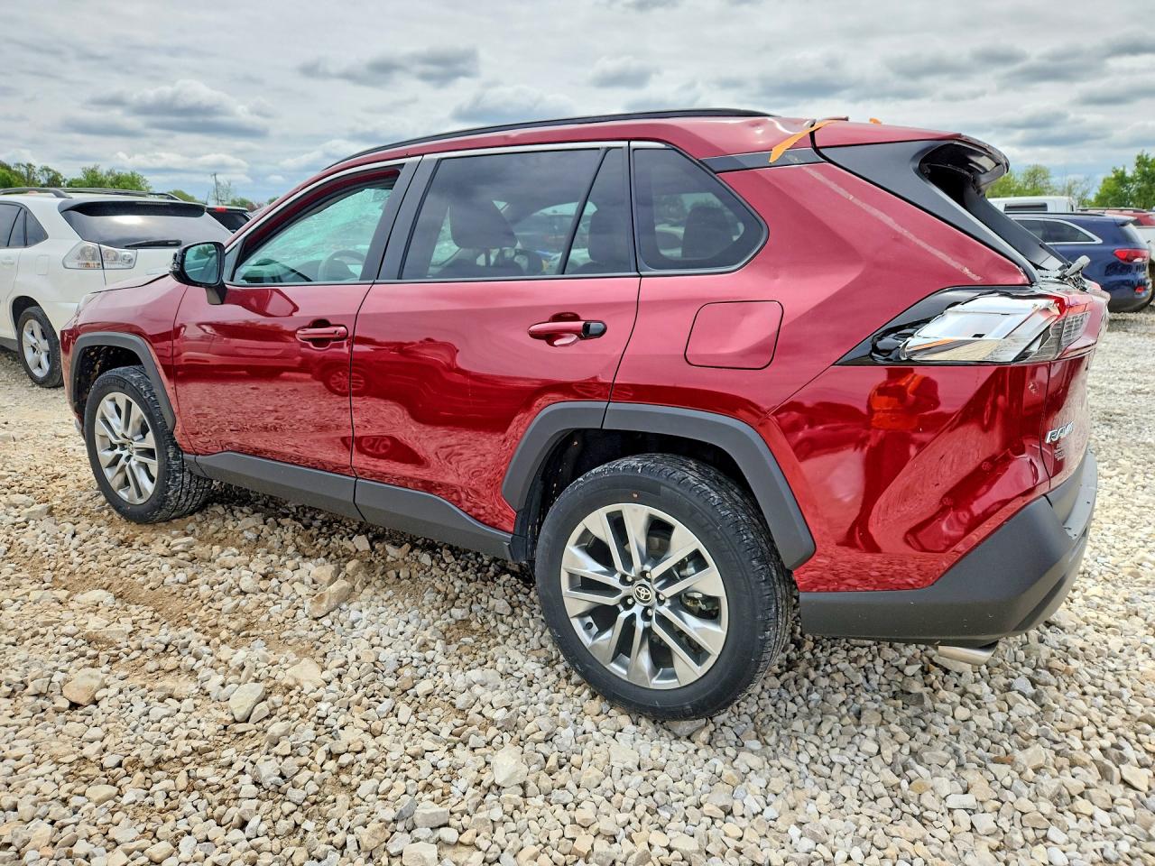 2022 TOYOTA RAV4 XLE PREMIUM photo 3