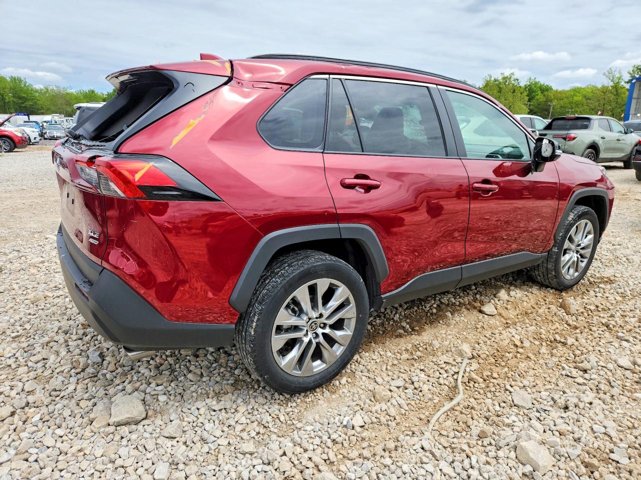 2022 TOYOTA RAV4 XLE PREMIUM photo 5