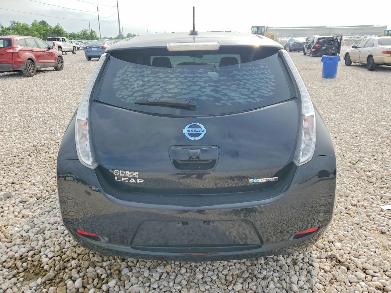 2017 NISSAN LEAF S photo 11