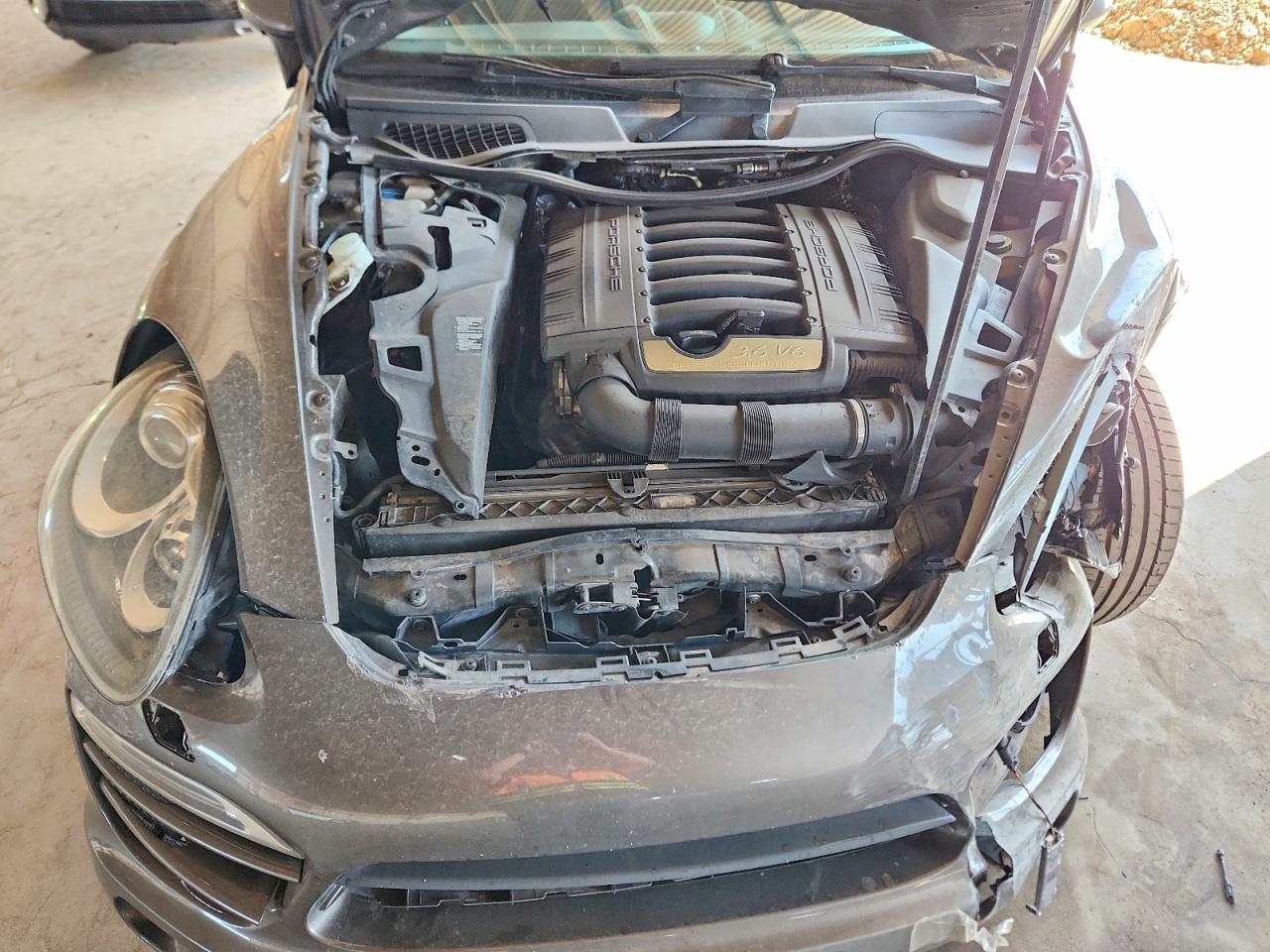 2012 PORSCHE CAYENNE photo 23