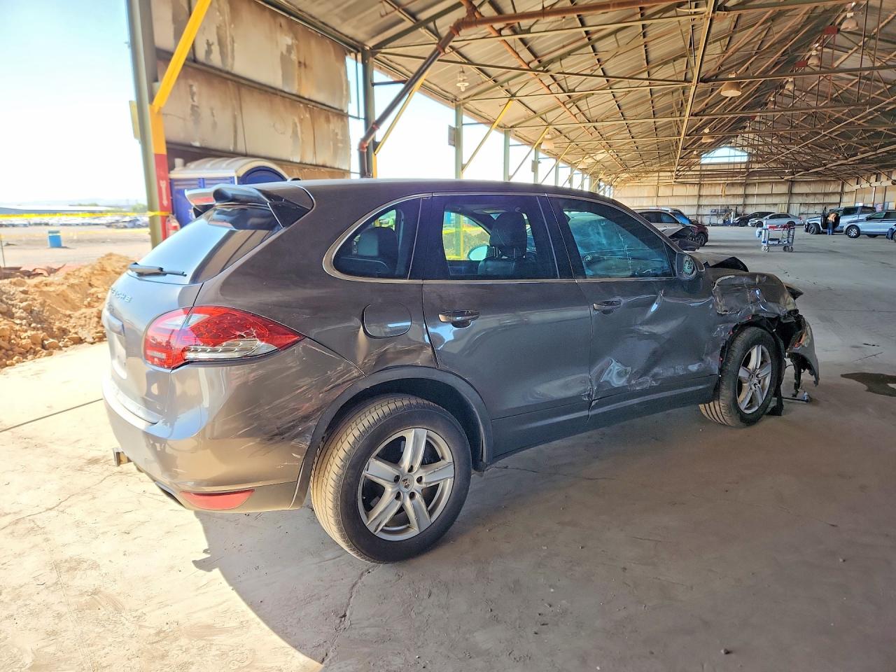 2012 PORSCHE CAYENNE photo 5