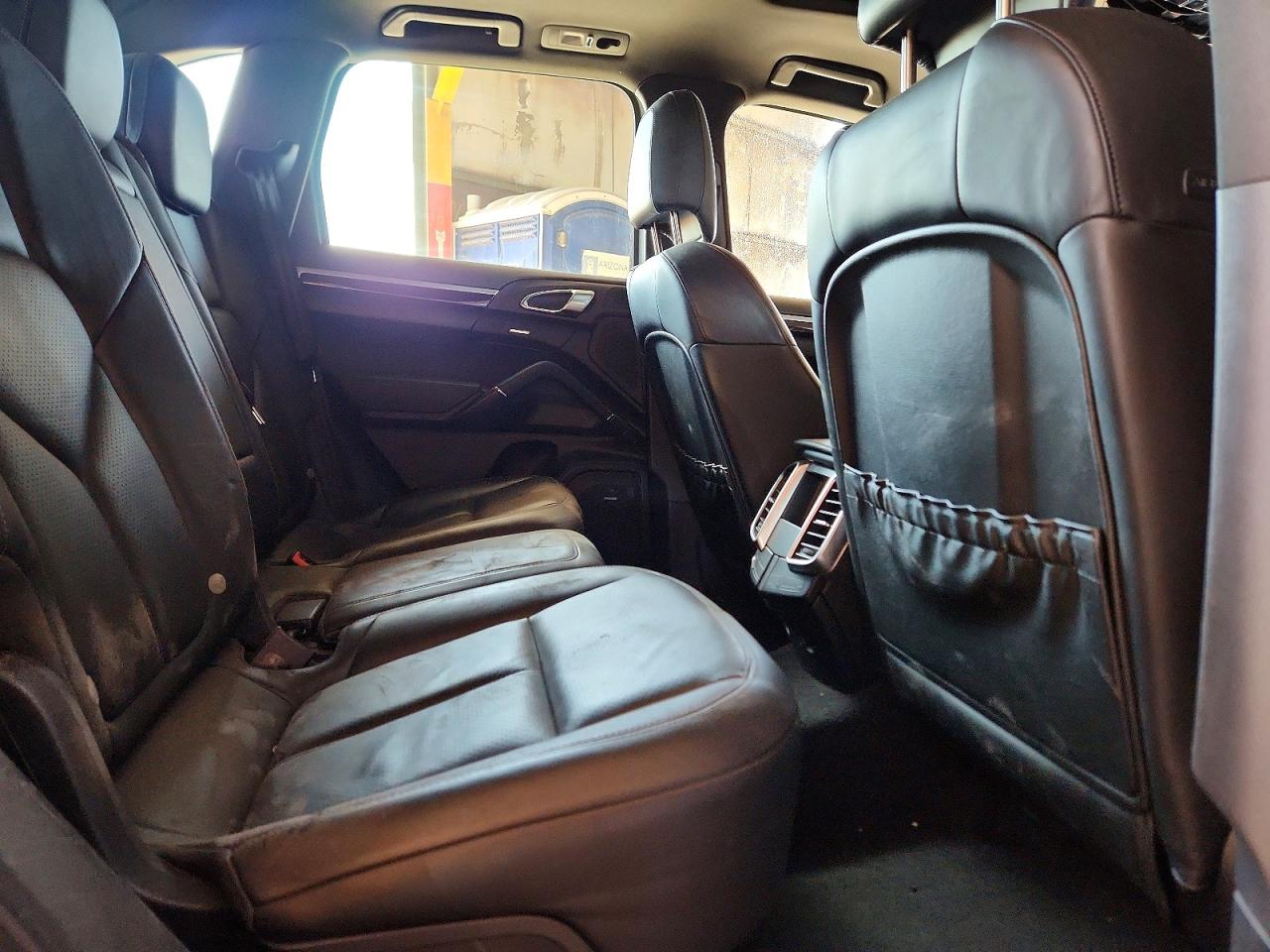 2012 PORSCHE CAYENNE photo 21