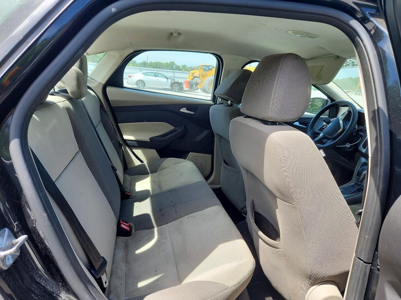 2014 FORD FOCUS SE photo 19