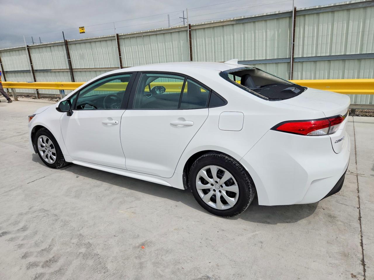 2024 TOYOTA COROLLA LE photo 3