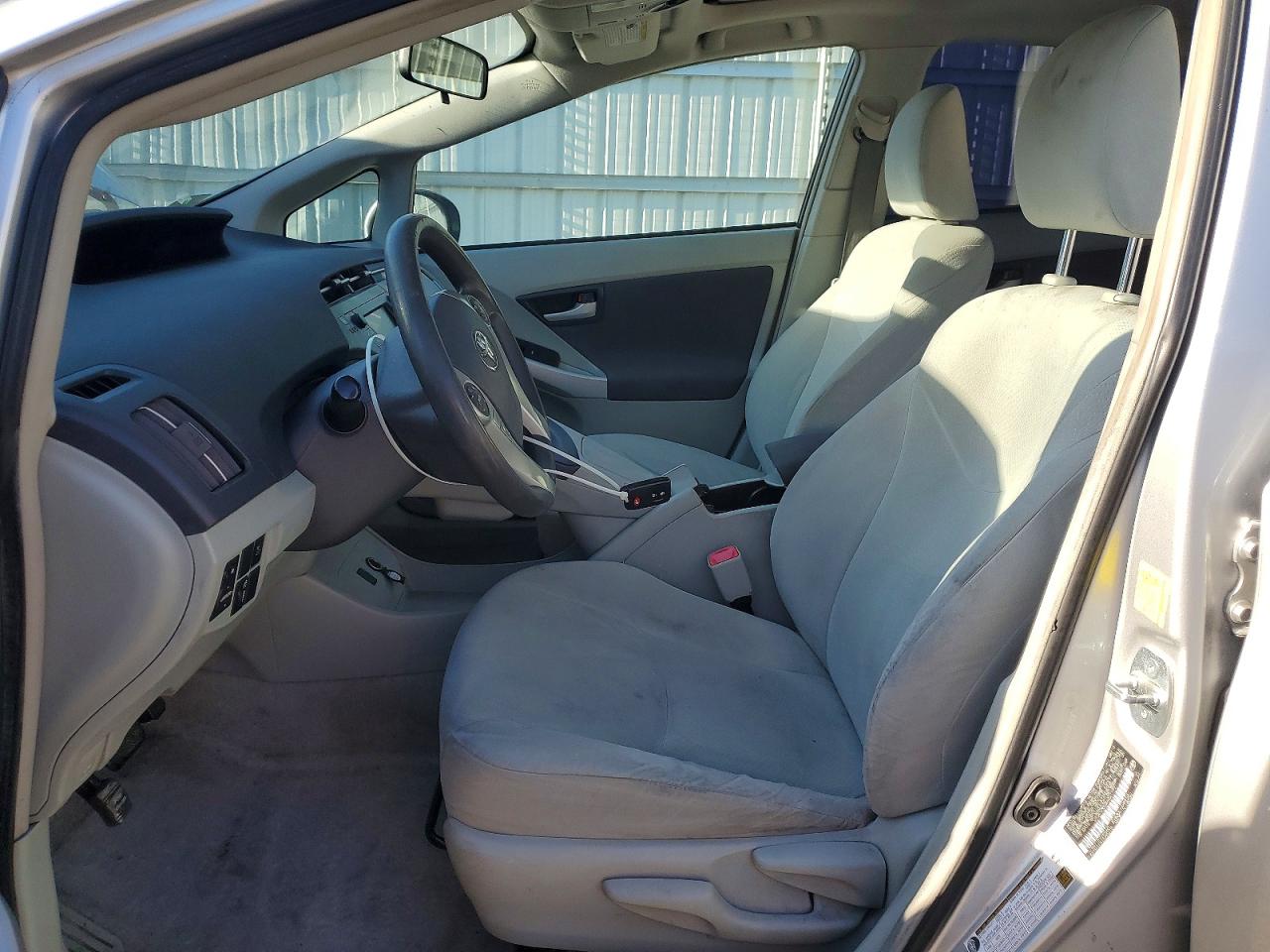 2010 TOYOTA PRIUS III photo 13