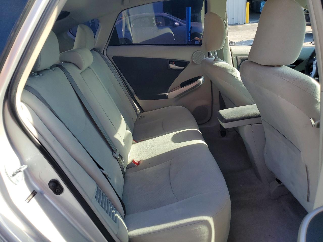2010 TOYOTA PRIUS III photo 19
