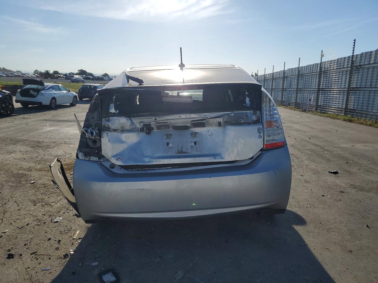 2010 TOYOTA PRIUS III photo 11