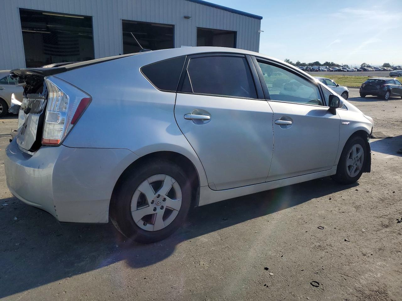 2010 TOYOTA PRIUS III photo 5