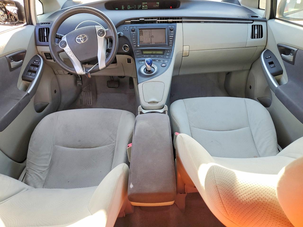 2010 TOYOTA PRIUS III photo 15