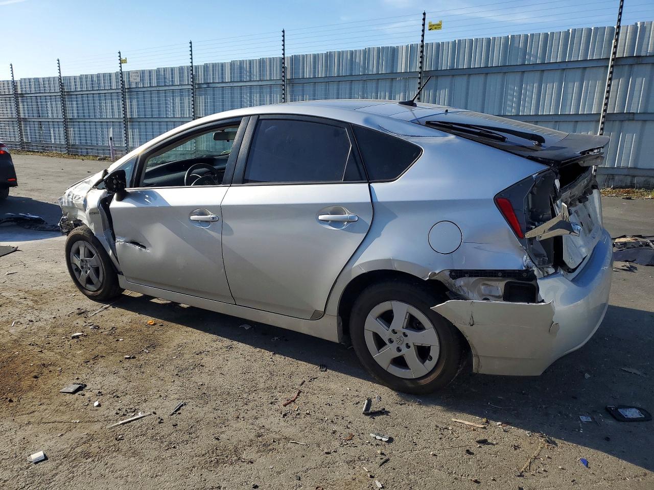 2010 TOYOTA PRIUS III photo 3