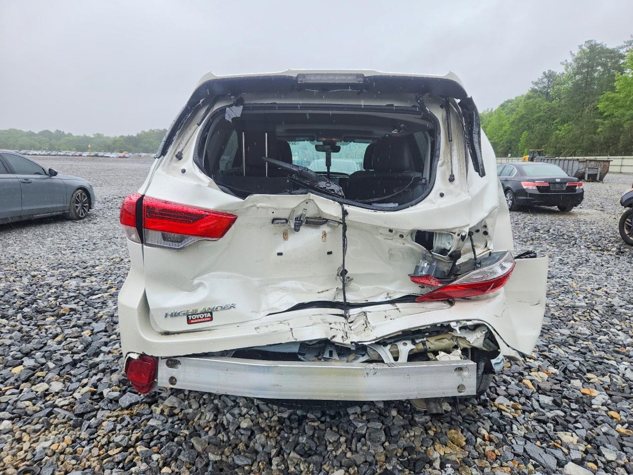 2018 TOYOTA HIGHLANDER SE photo 16