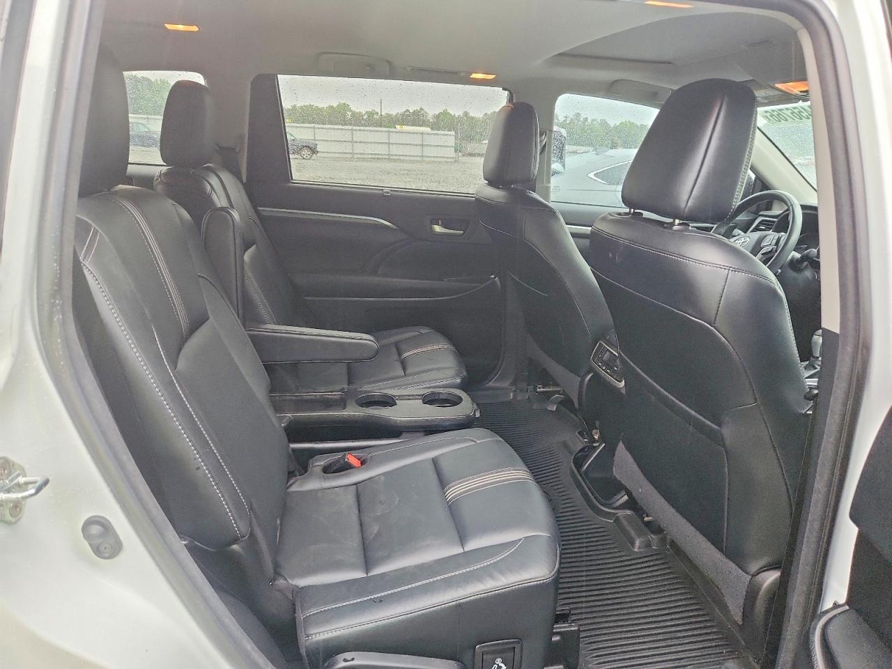 2018 TOYOTA HIGHLANDER SE photo 31