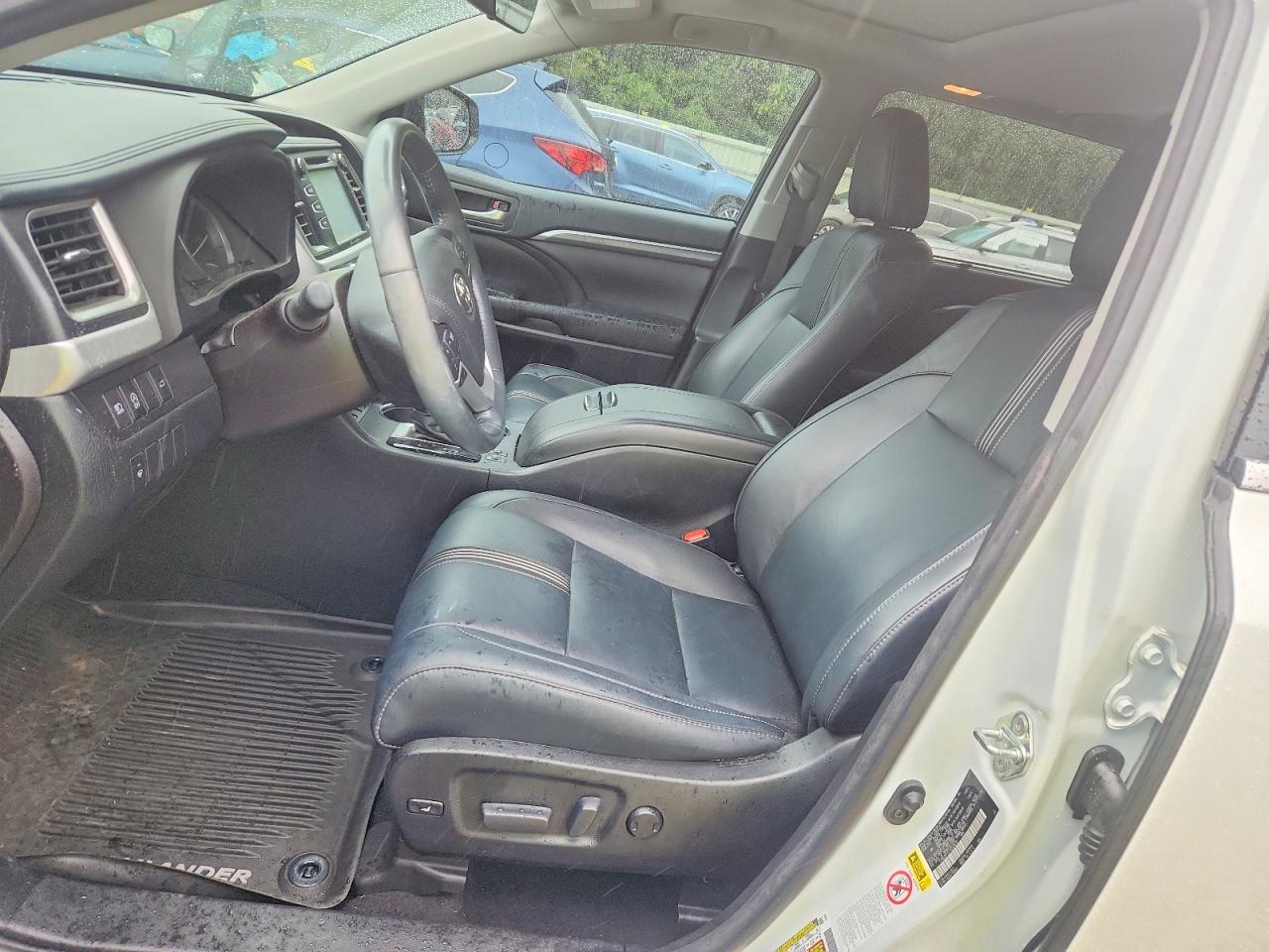 2018 TOYOTA HIGHLANDER SE photo 19