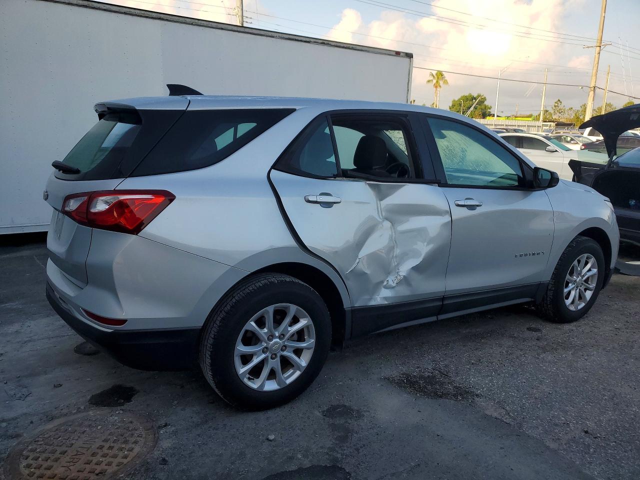 2018 CHEVROLET EQUINOX LS photo 5
