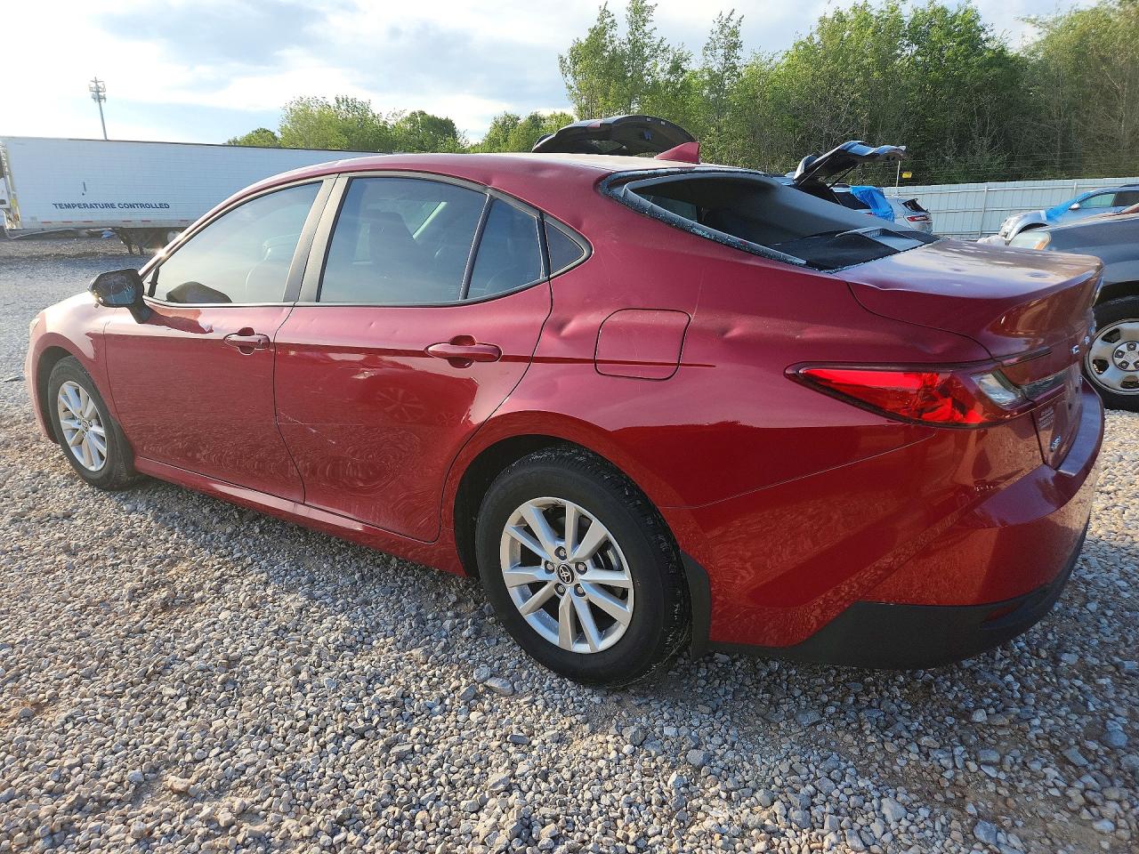 2025 TOYOTA CAMRY LE photo 3
