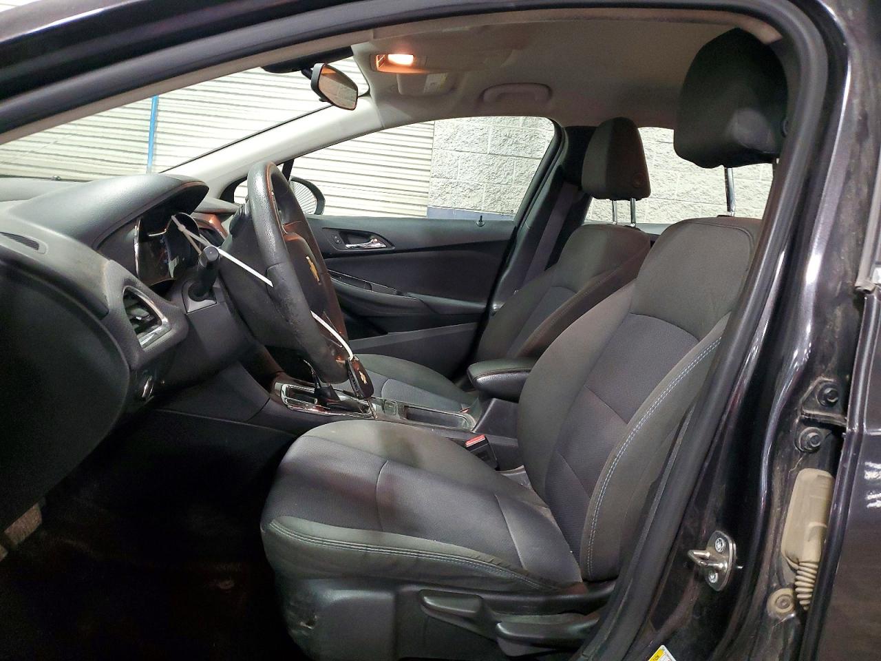 2017 CHEVROLET CRUZE LT photo 19