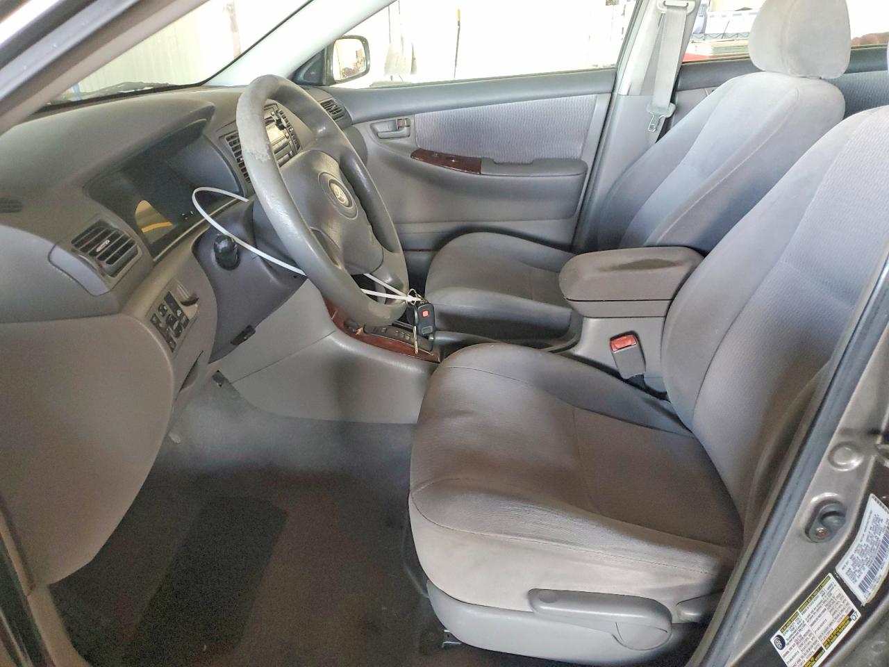 2005 TOYOTA COROLLA photo 7