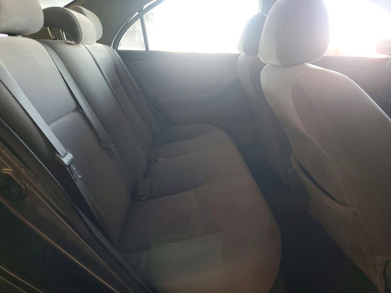 2005 TOYOTA COROLLA photo 10