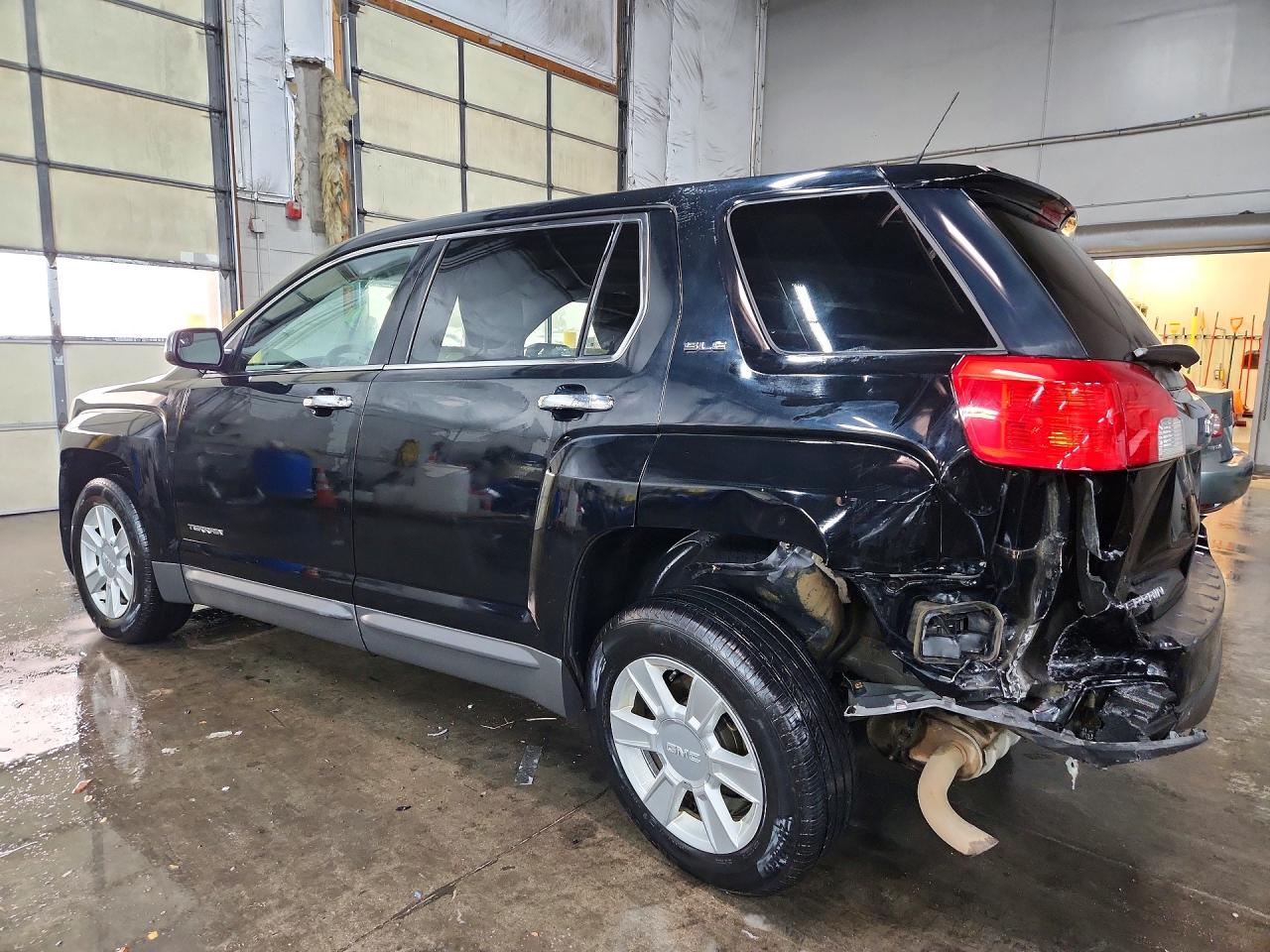 2013 GMC TERRAIN SLE photo 2