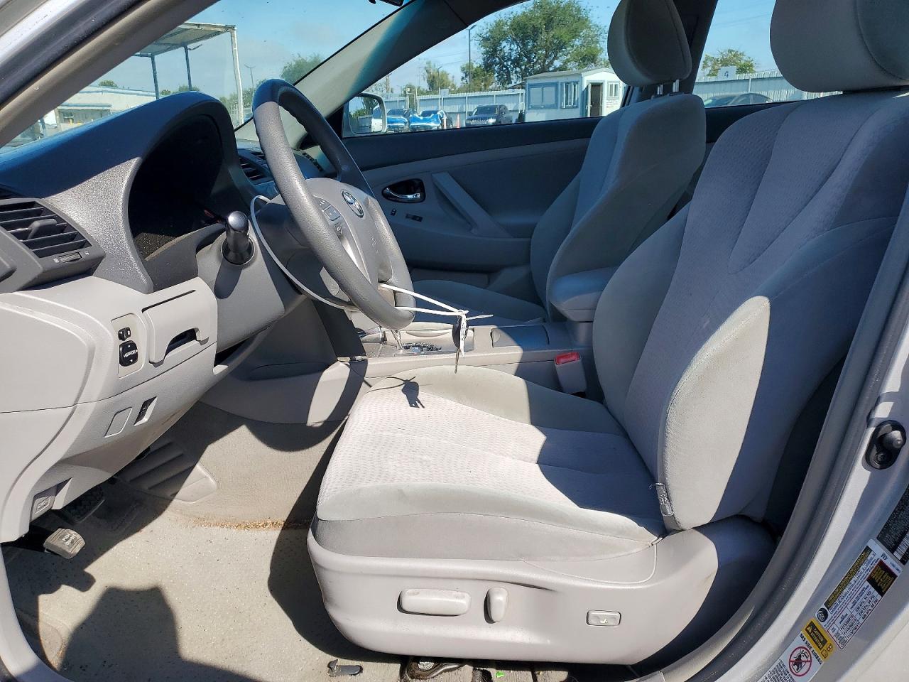 2010 TOYOTA CAMRY LE photo 7