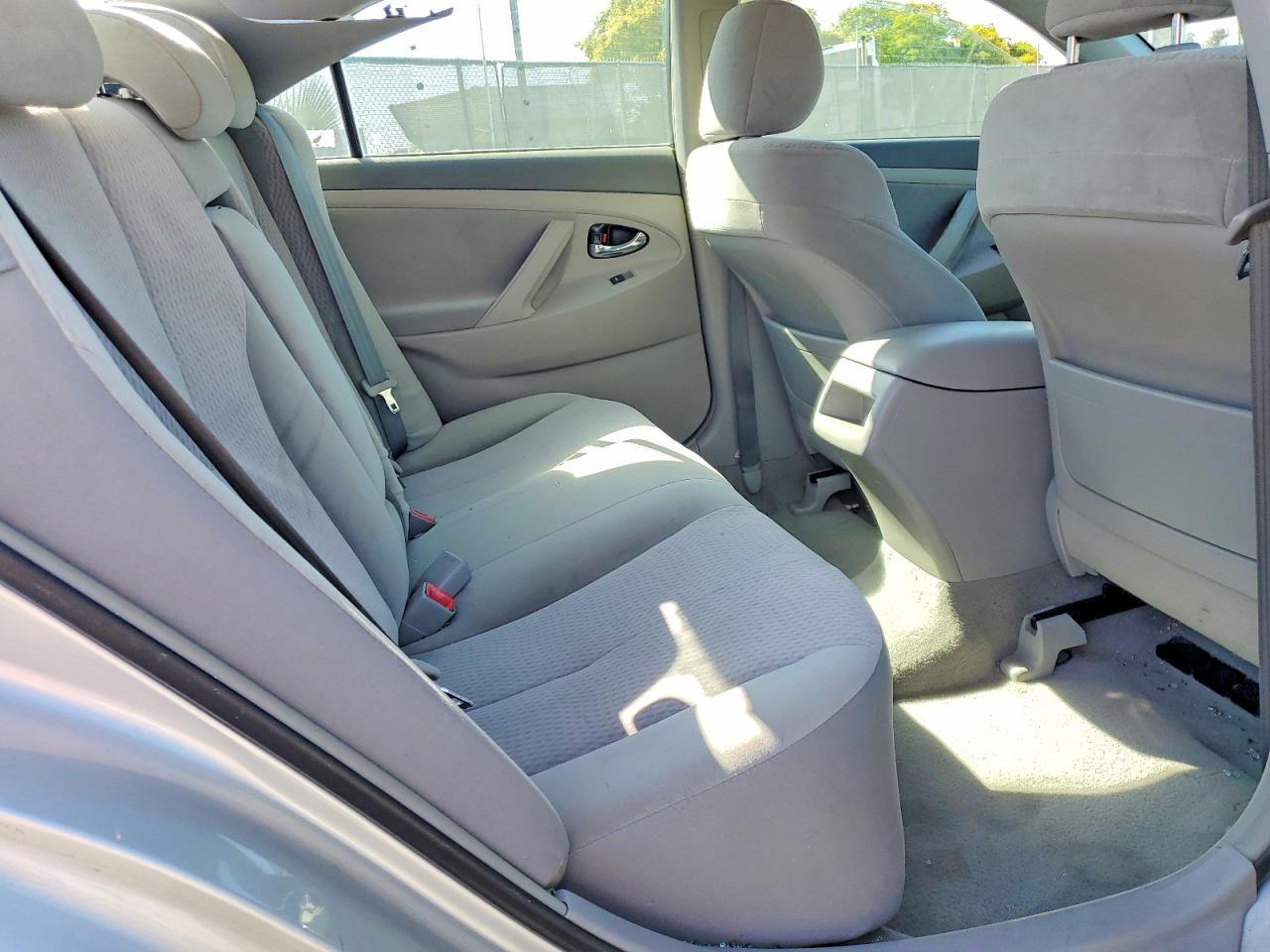 2010 TOYOTA CAMRY LE photo 10