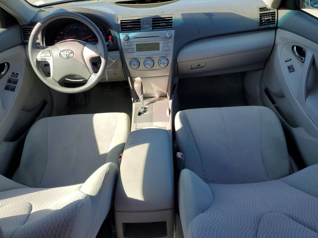 2010 TOYOTA CAMRY LE photo 8