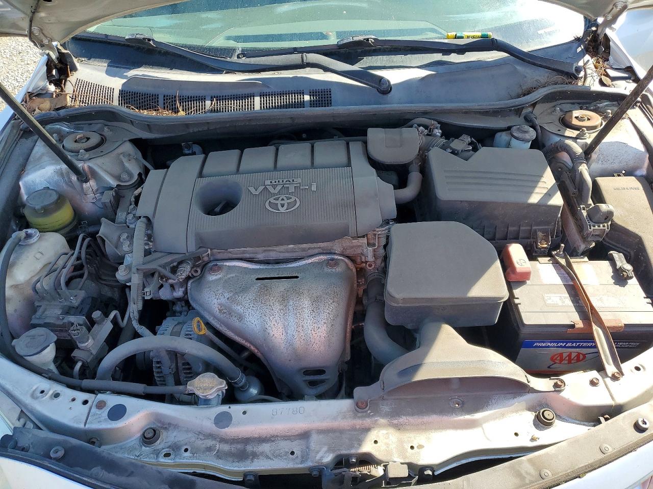 2010 TOYOTA CAMRY LE photo 11